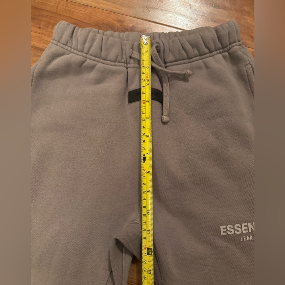 Fear Of God Essentials Kids Relaxed Sweatpants Youth Size 10 Tan Loungewear - Picture 8 of 9